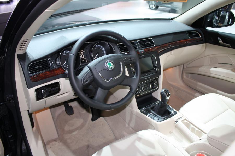  Skoda Superb Combi 2010 года  (фото 3 из 19)